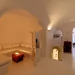 White House * Foinikia (Santorini)