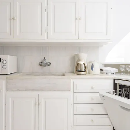 White House * Foinikiá