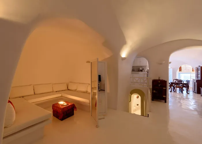 White House * Foinikia (Santorini)