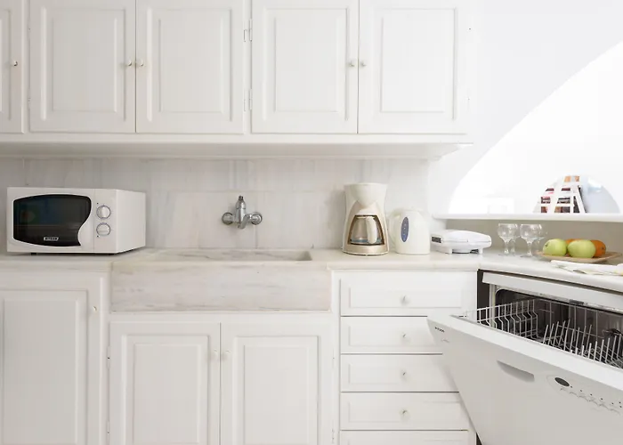 White House * Foinikia (Santorini)