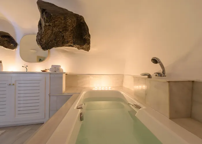 White House Foinikia (Santorini)