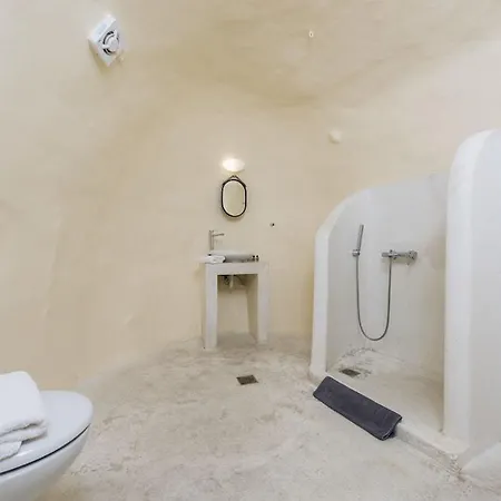 White House * Foinikiá